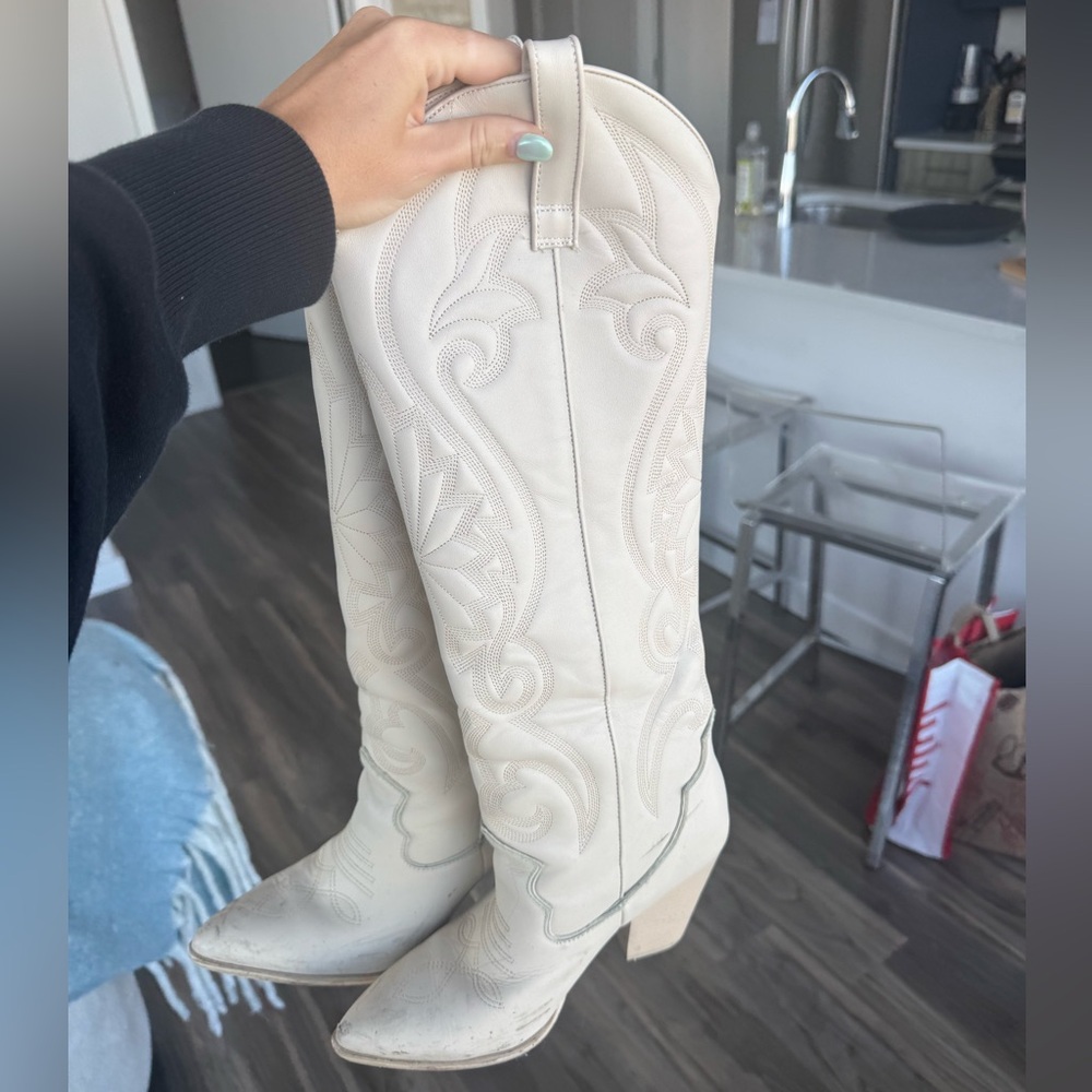 White/ Bone Leather Steve Madden Lasso Western Boot (cowgirl boot). 8